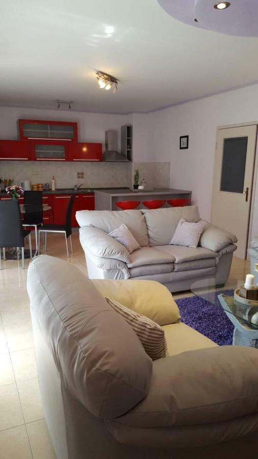 Апартаменти Apartman Luly Каштела Екстер'єр фото